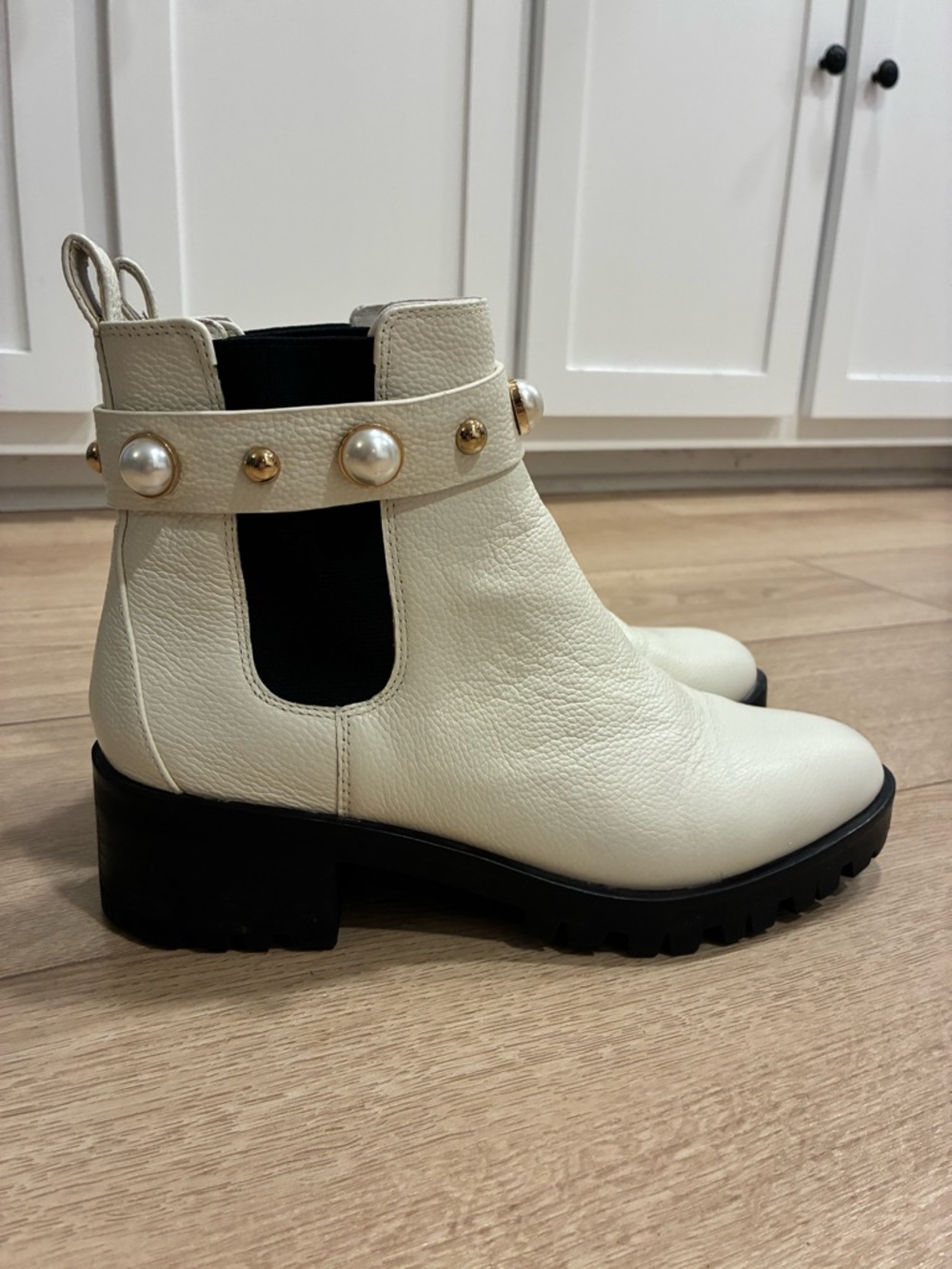 Karl Lagerfeld Paris Women’s Pola Chelsea Ankle Boot Cream Leather Size 9